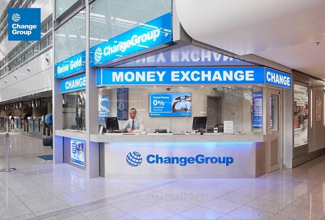 Una oficina de cambio de ChangeGroup, mostrando la nueva marca y servicios de cambio de divisas de Change Group.