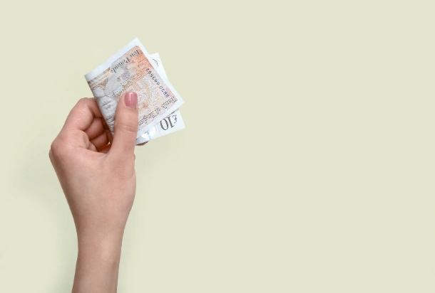 Someone exchanging CHF to GBP
