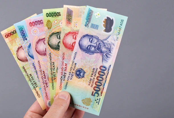 Someone exchanging CHF to GBP